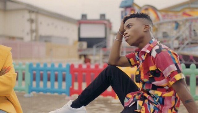 Singer, Lyta shares throwback photo with his blind mother, says “My mum must not suffer”