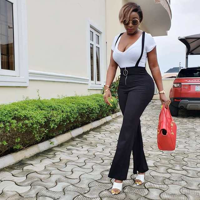Ini Edo shows off her amazing figure in new video