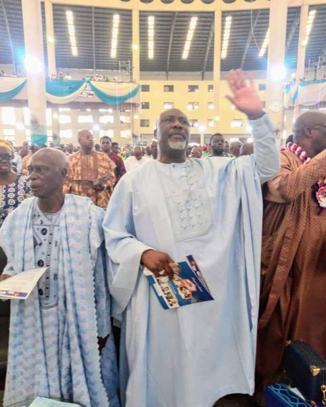 Senator Dino Melaye leads worship service in church (video)