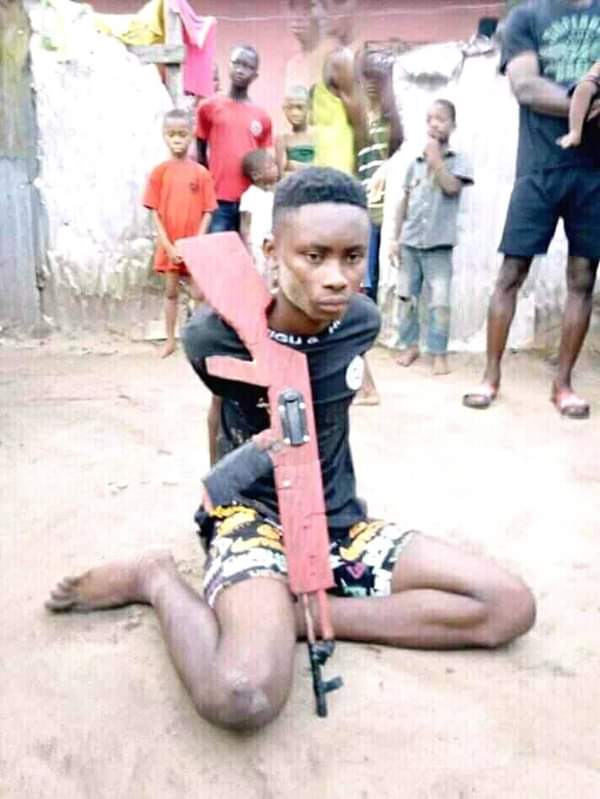 Teenage armed robber nabbed and tied with rope by Vigilante in Rivers State (Photos)