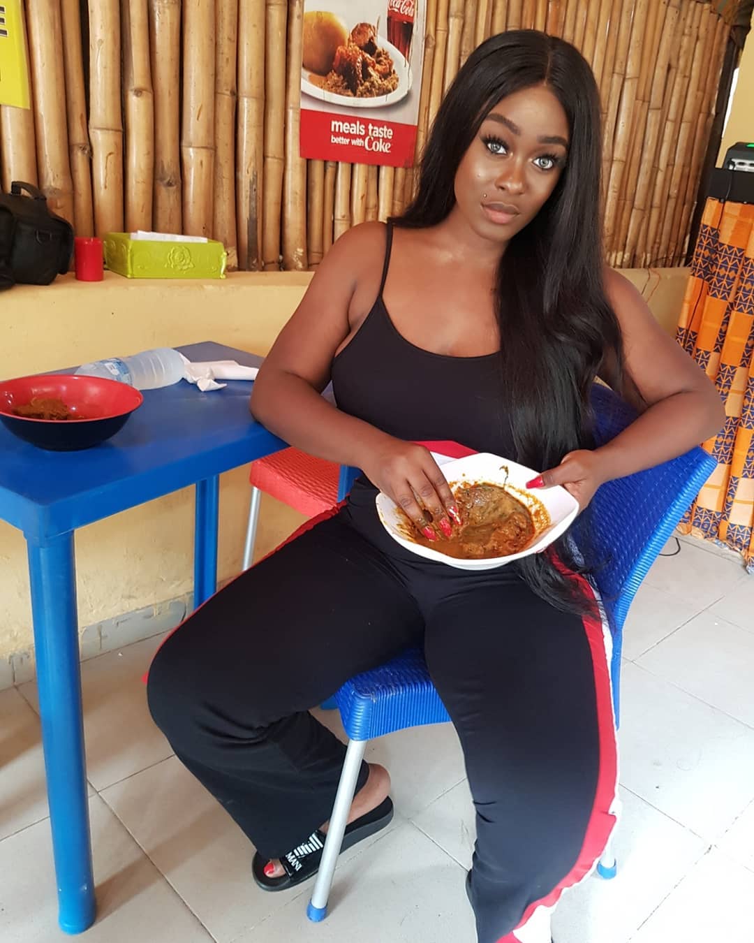 Uruel Oputa blasted for using “Long Nails” to eat Amala…. She responds.
