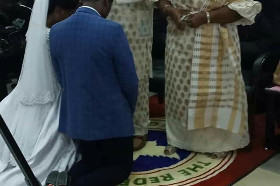 Pastor E.A Adeboye prays for Joshua Mike-Bamiloye & Tolulope Mary Odesola at their wedding