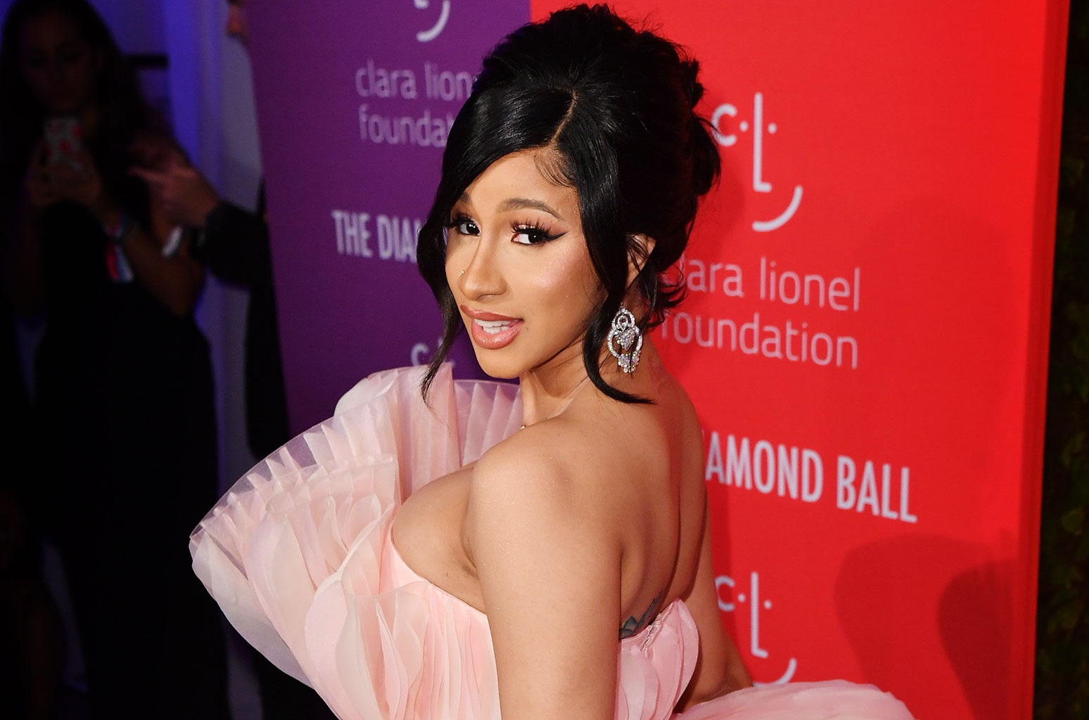 Rapper Cardi B shares photos of herself at 15, tells little girls against smoking weed.