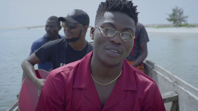 [Video] Reekado Banks – “Rora” (Acoustic Version)