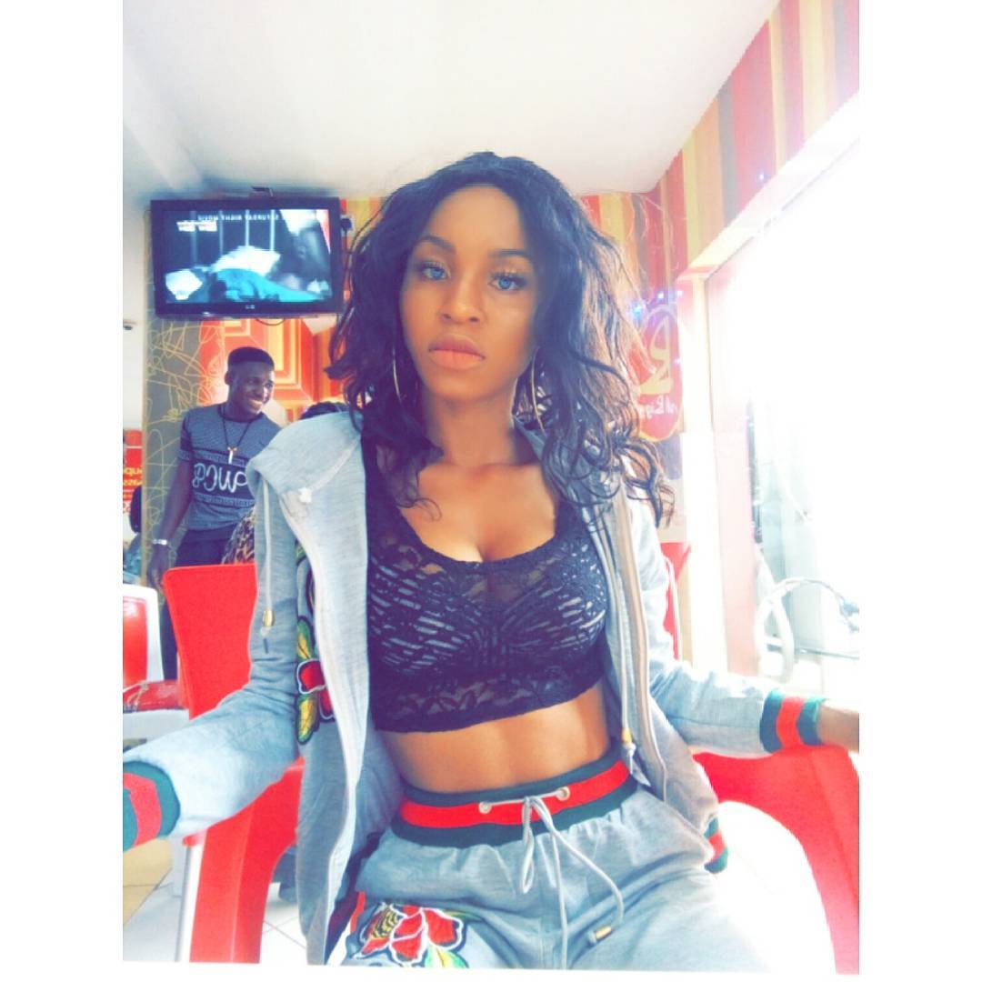 Lady in pains after discovering that the guy she has been ignoring since 2016 is #BBNaija’s Laycon